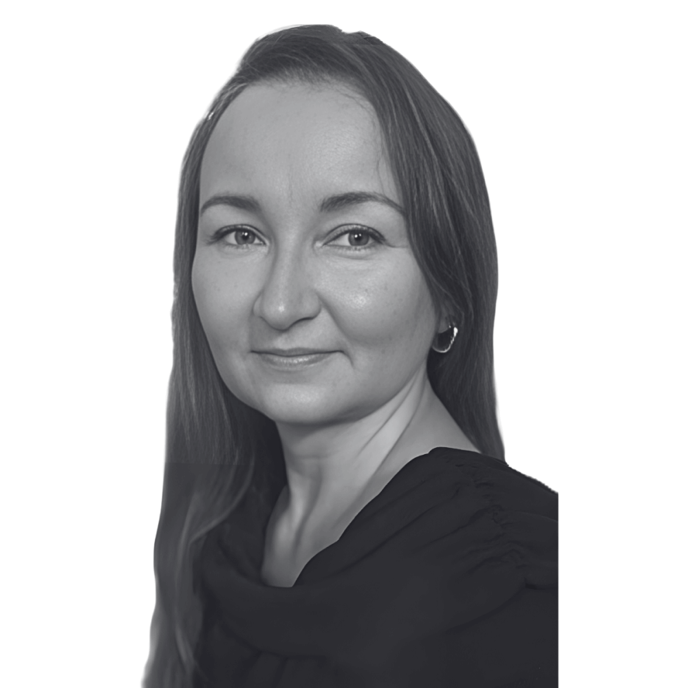 aneta headshot 2 (1).png